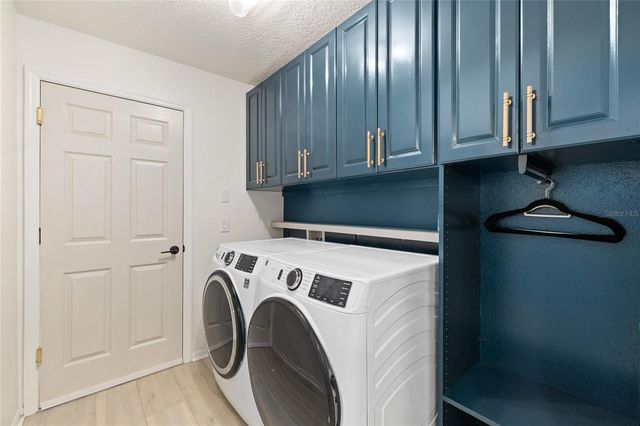 15501 MARTINMEADOW DRIVE, Lithia, FL 33547