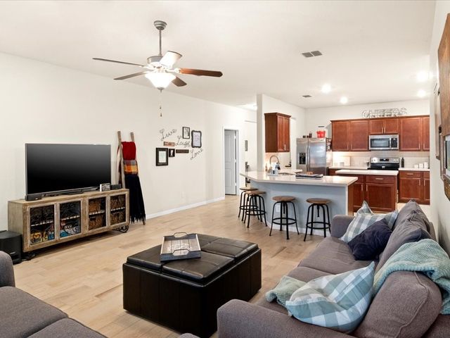 125 Lariat Trail, Waxahachie, TX 75165