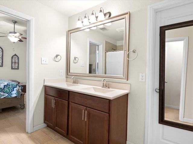 125 Lariat Trail, Waxahachie, TX 75165