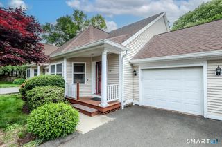 172 Summerfield Gardens 172, Shelton, CT 06484