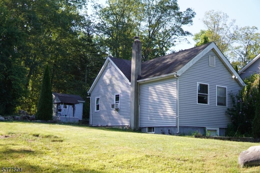 Image 1 of property listing at 11 Perry Trl, Frankford Twp., NJ 07826