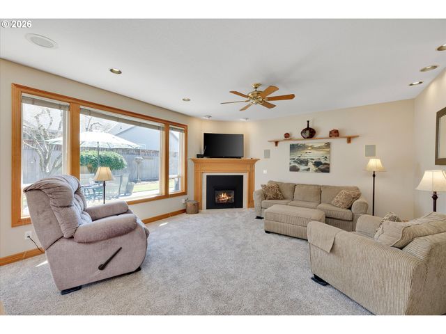 1969 Ne 20TH Ave, Canby, OR 97013