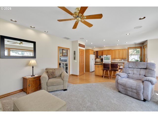 1969 Ne 20TH Ave, Canby, OR 97013