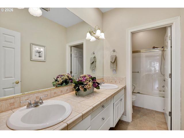 1969 Ne 20TH Ave, Canby, OR 97013