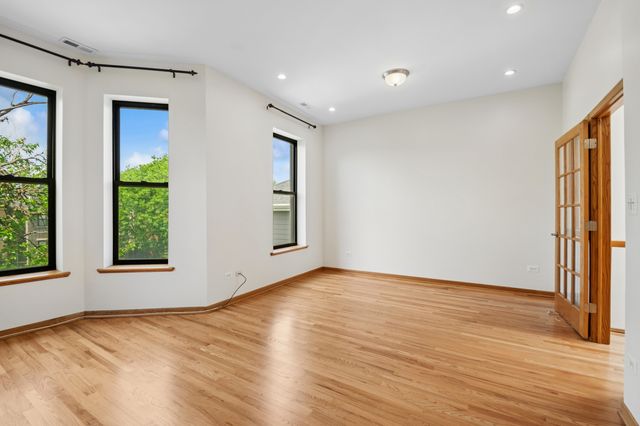 6137 S KIMBARK Avenue 3, Chicago, IL 60637