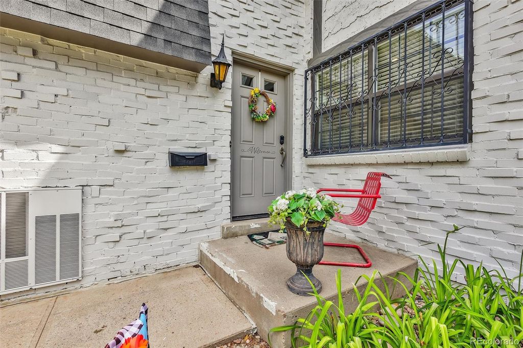3538 S Ivanhoe Street, Denver, CO 80237