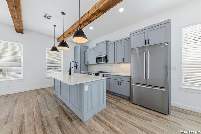 158 S ACADEMY AVE, New Braunfels, TX 78130
