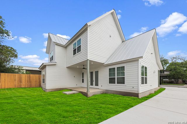 158 S ACADEMY AVE, New Braunfels, TX 78130