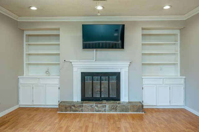 8002 Alpine Drive, Urbandale, IA 50322