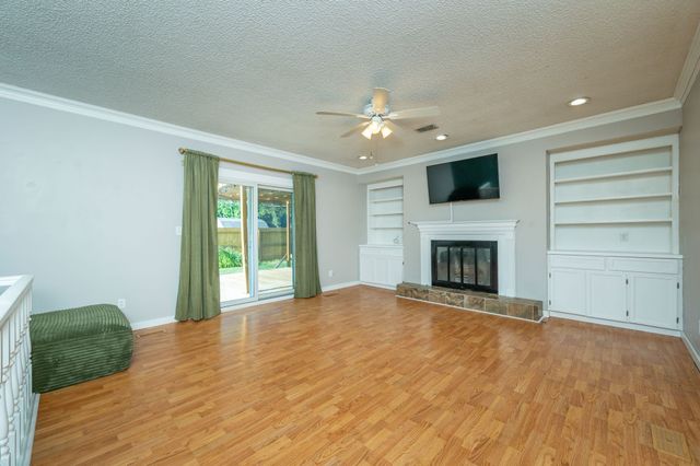 8002 Alpine Drive, Urbandale, IA 50322
