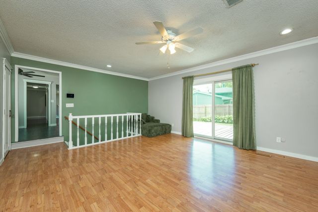 8002 Alpine Drive, Urbandale, IA 50322