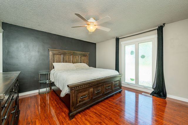 8002 Alpine Drive, Urbandale, IA 50322