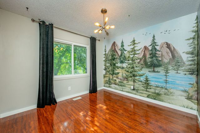 8002 Alpine Drive, Urbandale, IA 50322