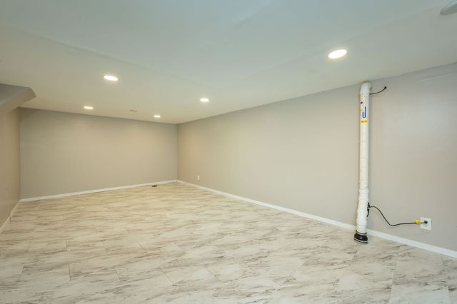 8002 Alpine Drive, Urbandale, IA 50322