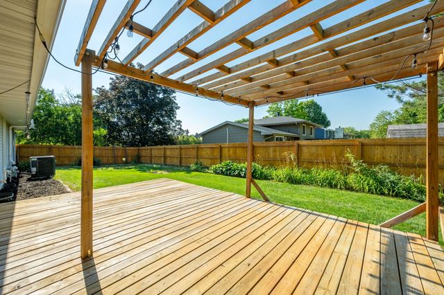 8002 Alpine Drive, Urbandale, IA 50322