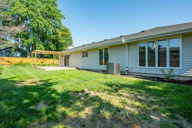 8002 Alpine Drive, Urbandale, IA 50322