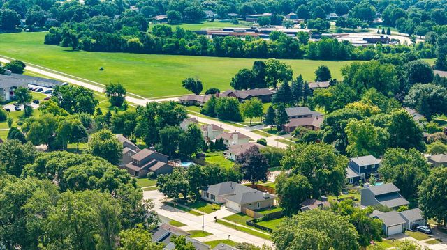 8002 Alpine Drive, Urbandale, IA 50322