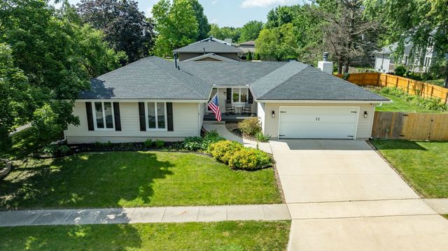 8002 Alpine Drive, Urbandale, IA 50322