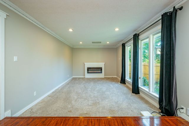8002 Alpine Drive, Urbandale, IA 50322