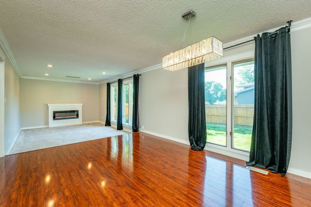 8002 Alpine Drive, Urbandale, IA 50322