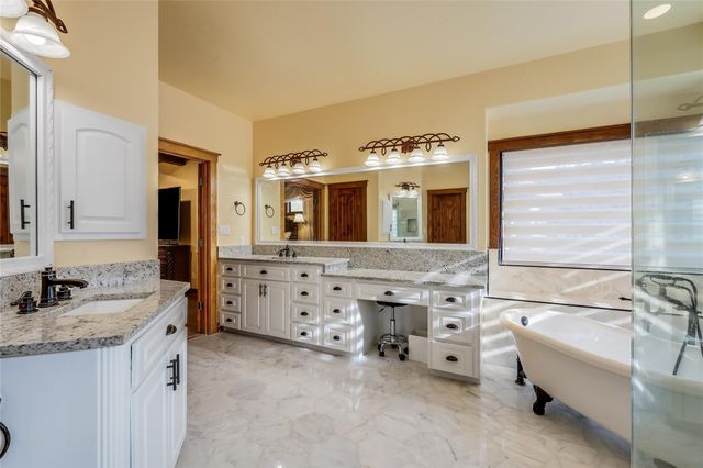 18001 Crystal CV, Jonestown, TX 78645