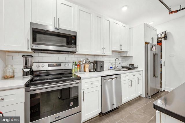 2318 E CABOT ST, Philadelphia, PA 19125