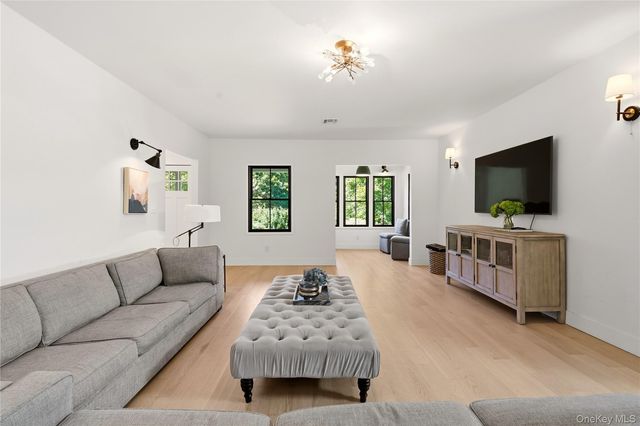 10 The Locusts, Roslyn Estates, NY 11576