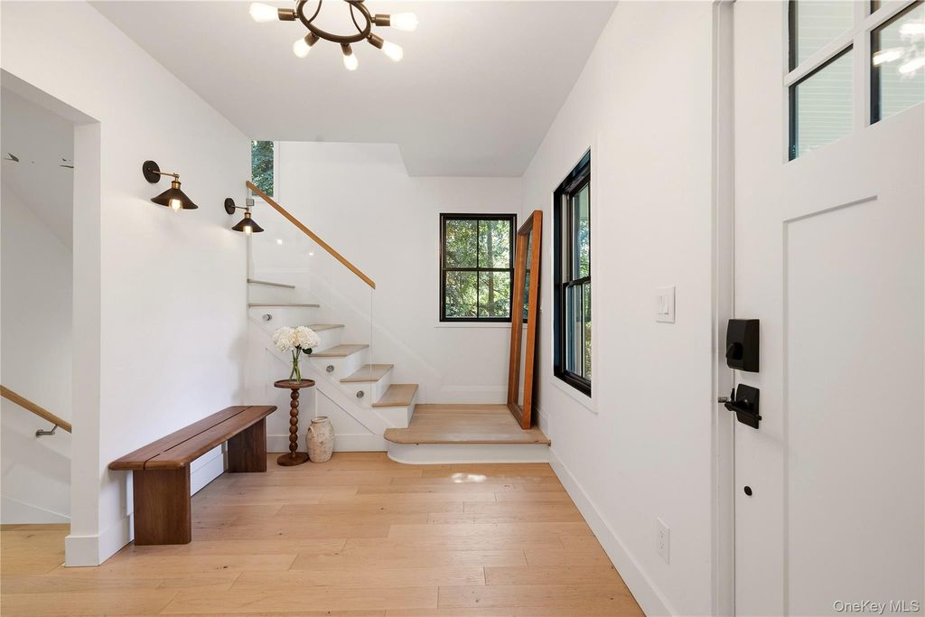10 The Locusts, Roslyn Estates, NY 11576 — photo 2