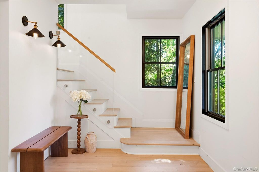 10 The Locusts, Roslyn Estates, NY 11576 — photo 3