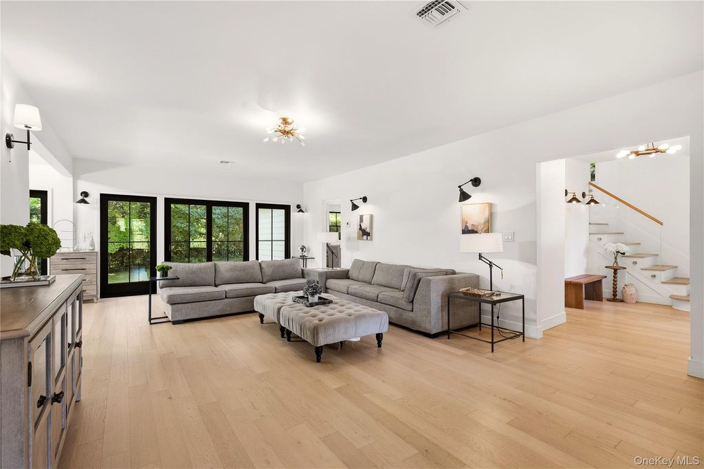 10 The Locusts, Roslyn Estates, NY 11576 — photo 4