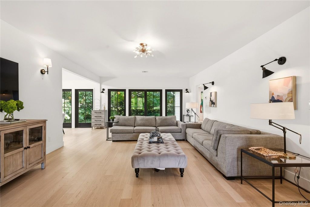 10 The Locusts, Roslyn Estates, NY 11576 — photo 5