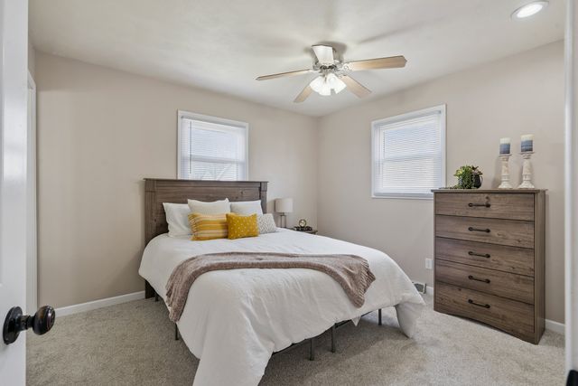 205 Park Lane Circle, Eldridge, IA 52748