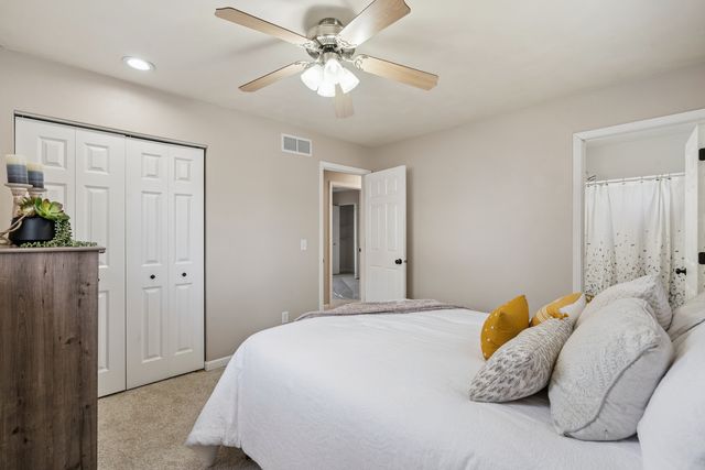 205 Park Lane Circle, Eldridge, IA 52748