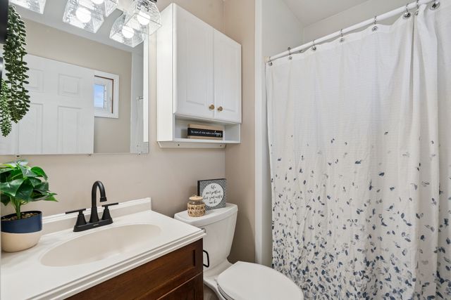 205 Park Lane Circle, Eldridge, IA 52748