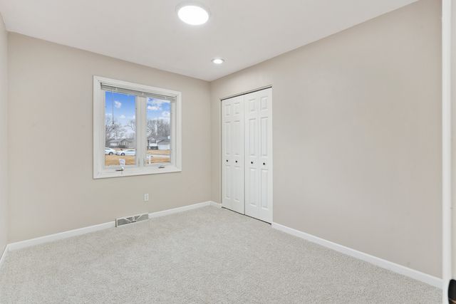 205 Park Lane Circle, Eldridge, IA 52748