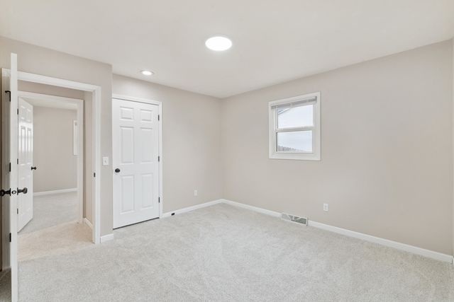 205 Park Lane Circle, Eldridge, IA 52748