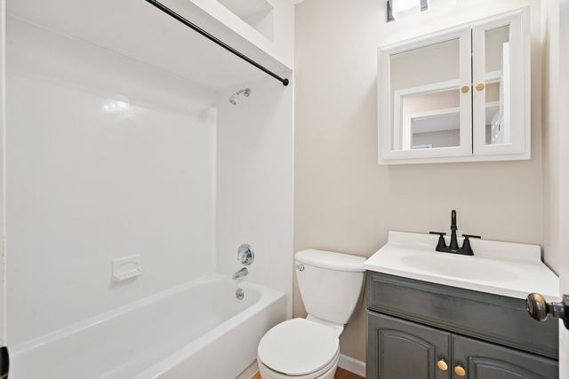 205 Park Lane Circle, Eldridge, IA 52748