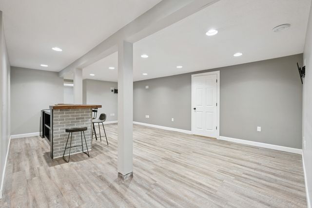 205 Park Lane Circle, Eldridge, IA 52748