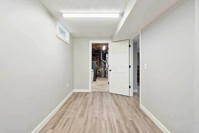 205 Park Lane Circle, Eldridge, IA 52748