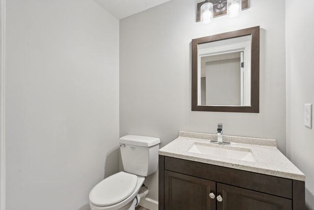 205 Park Lane Circle, Eldridge, IA 52748