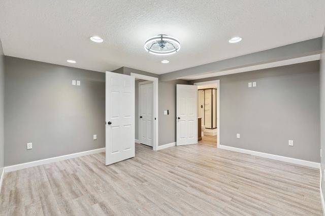 205 Park Lane Circle, Eldridge, IA 52748