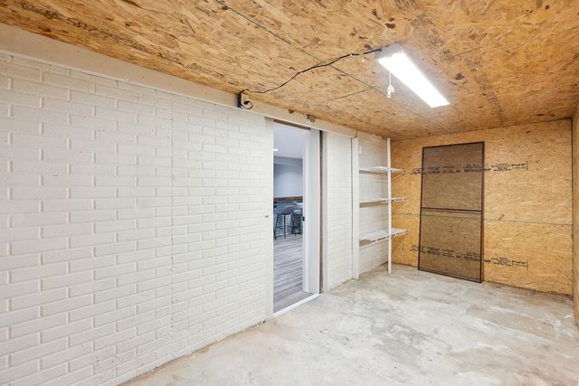 205 Park Lane Circle, Eldridge, IA 52748