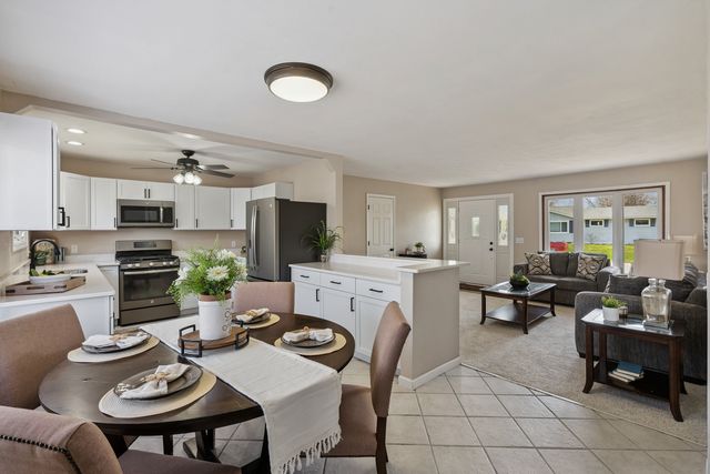 205 Park Lane Circle, Eldridge, IA 52748