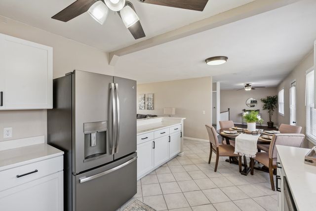 205 Park Lane Circle, Eldridge, IA 52748