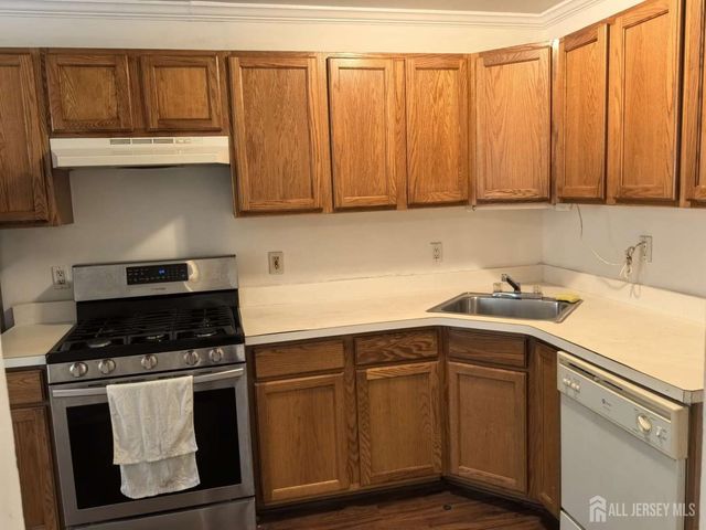 22 Lake Avenue 3A, East Brunswick, NJ 08816