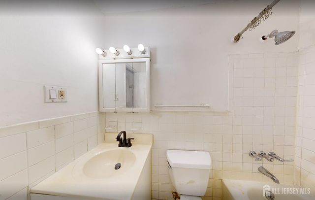 22 Lake Avenue 3A, East Brunswick, NJ 08816