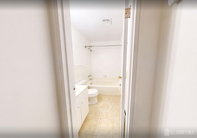 22 Lake Avenue 3A, East Brunswick, NJ 08816