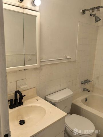 22 Lake Avenue 3A, East Brunswick, NJ 08816
