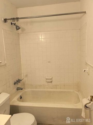 22 Lake Avenue 3A, East Brunswick, NJ 08816