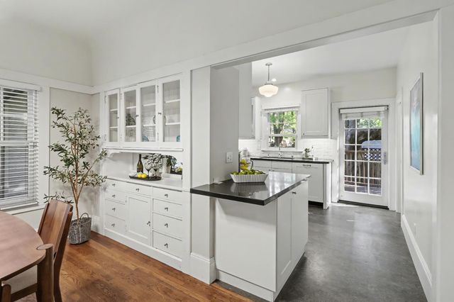 2306 D St, Sacramento, CA 95816